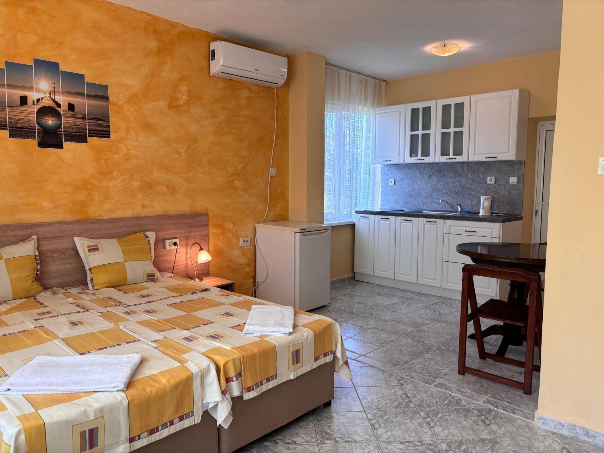 Guest House Nikolovi Lozenets Esterno foto